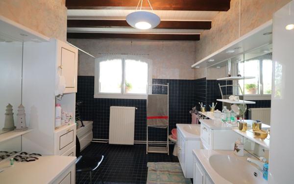 Maison à vendre    3 pièces •  Annoisin-Chatelans