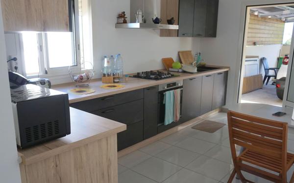 Maison à vendre    3 pièces • 95 m2 Saint-Leu