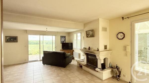 Maison à vendre  4 pièces - 111,30 m 2   SAINTES  - 17