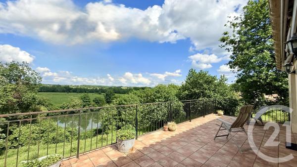 Maison à vendre  4 pièces - 111,30 m 2   SAINTES  - 17