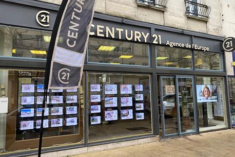 Maison à vendre  4 pièces - 111,30 m 2   SAINTES  - 17
