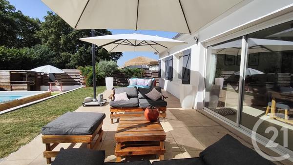 Maison à vendre  4 pièces - 111,30 m 2   SAINTES  - 17