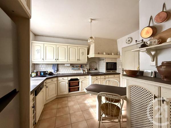 Maison à vendre  4 pièces - 111,30 m 2   SAINTES  - 17