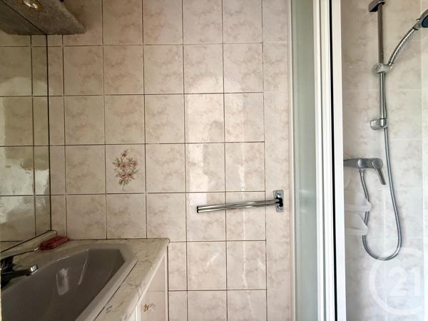Maison à vendre  4 pièces - 111,30 m 2   SAINTES  - 17
