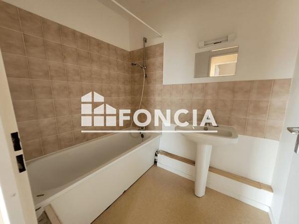 Location Appartement 3 pièces 56.4 m² - 12 RUE DU DOCTEUR CALMETTE Caen 14000