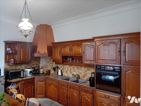 Changé, maison de bourg en coeur de village.