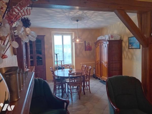 Changé, maison de bourg en coeur de village.