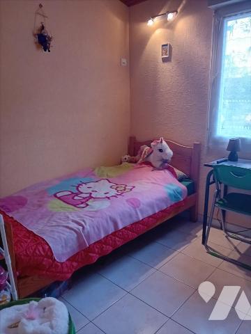 Changé, maison de bourg en coeur de village.