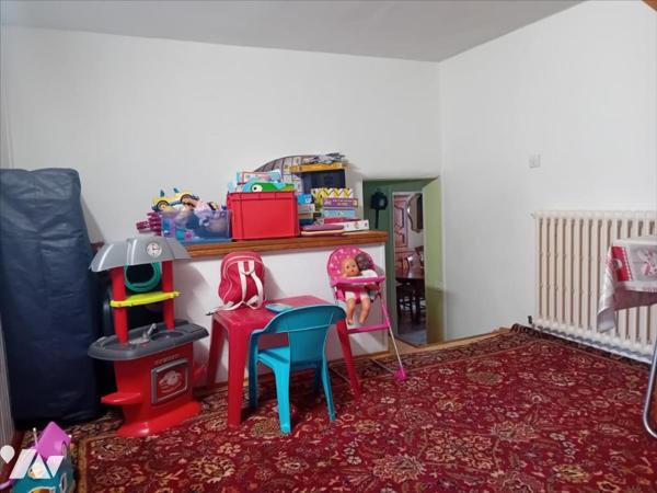 Changé, maison de bourg en coeur de village.