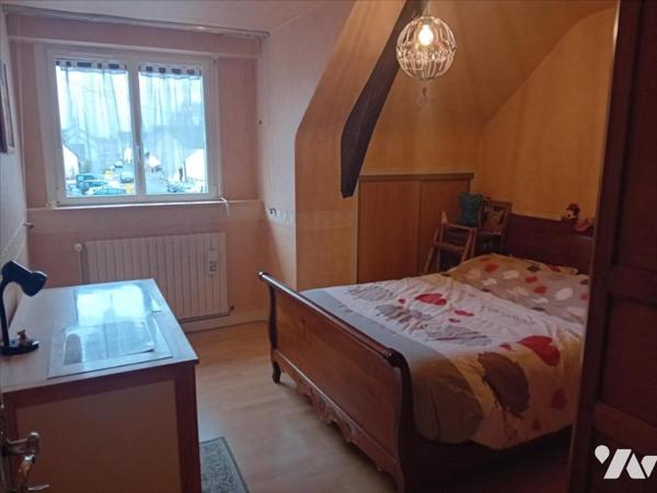 Changé, maison de bourg en coeur de village.