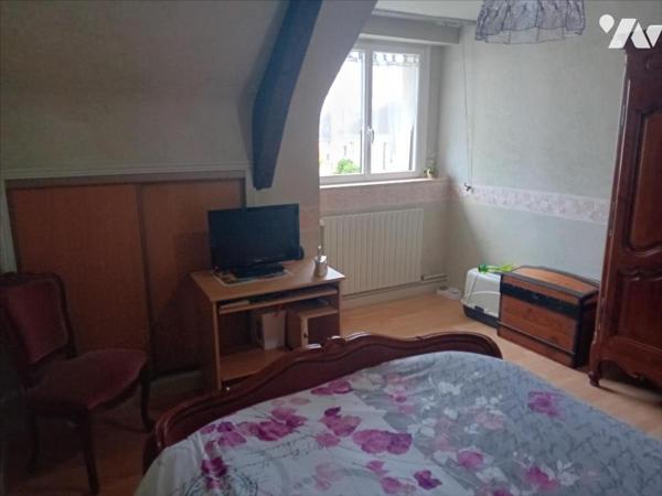 Changé, maison de bourg en coeur de village.