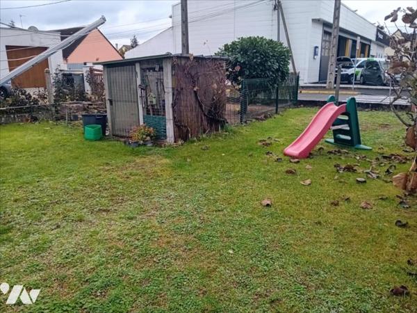 Changé, maison de bourg en coeur de village.