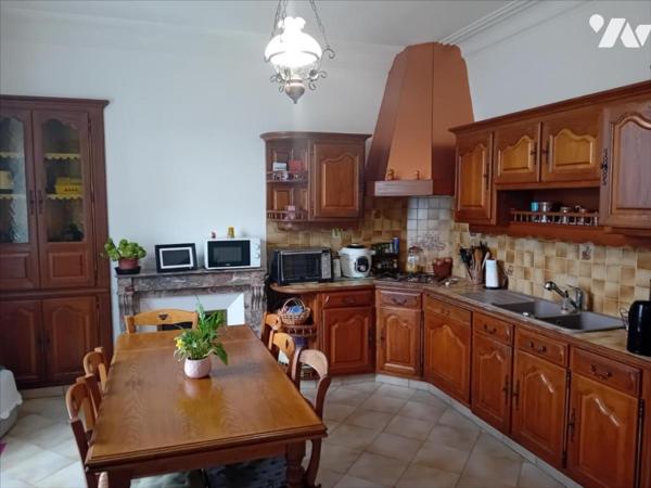 Changé, maison de bourg en coeur de village.