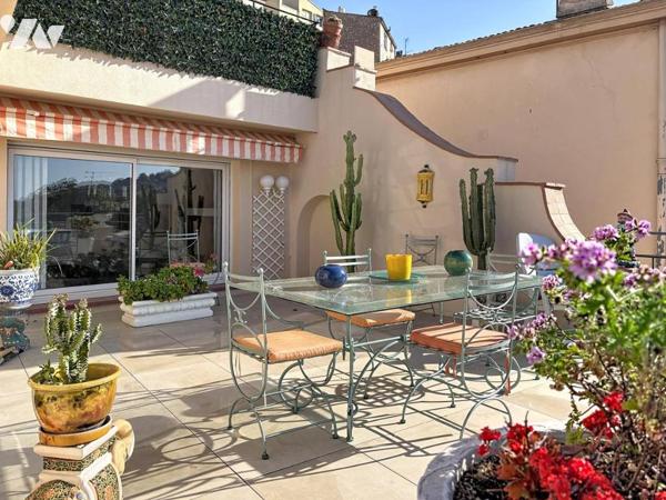 APPARTEMENT AVEC GRANDE TERRASSE ET APERCU MER  AU CANNET MAIRIE 