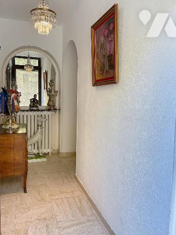 APPARTEMENT AVEC GRANDE TERRASSE ET APERCU MER  AU CANNET MAIRIE 