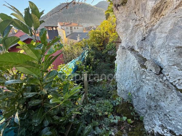 Terrain bucolique en coeur de ville