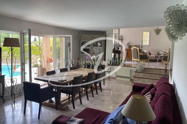 Maison  - 6 pièces  - 214.78 m² -  1 280 000 € - À vendre