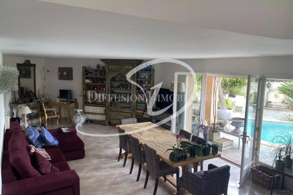 Maison  - 6 pièces  - 214.78 m² -  1 280 000 € - À vendre