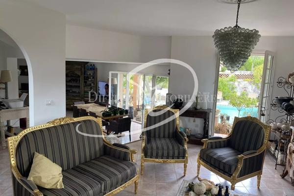 Maison  - 6 pièces  - 214.78 m² -  1 280 000 € - À vendre