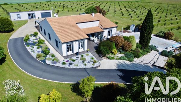 Maison à vendre 9 pièces 242 m² Roullet-Saint-Estèphe