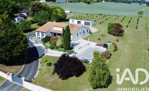 Maison à vendre 9 pièces 242 m² Roullet-Saint-Estèphe