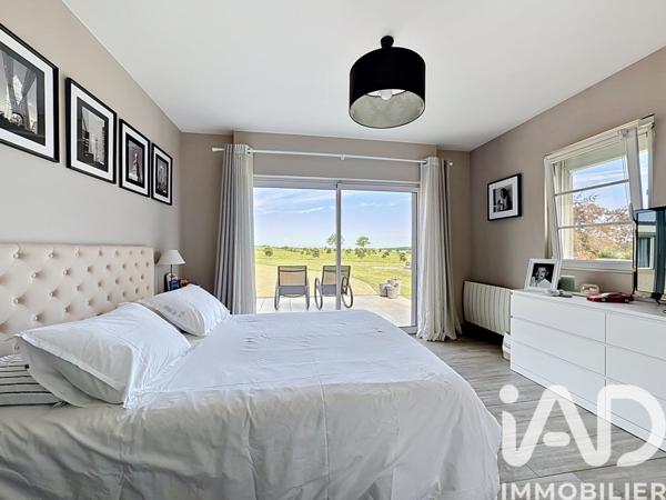 Maison à vendre 9 pièces 242 m² Roullet-Saint-Estèphe