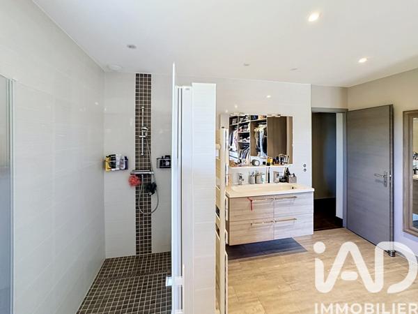 Maison à vendre 9 pièces 242 m² Roullet-Saint-Estèphe