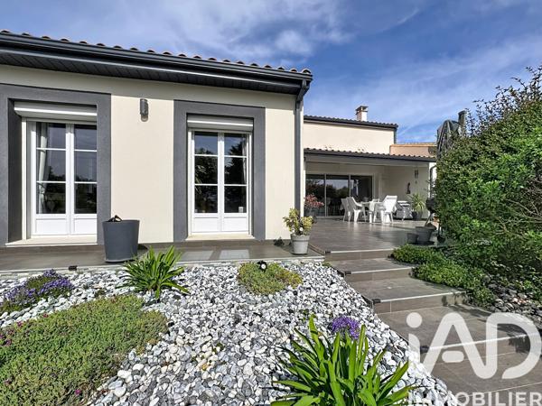 Maison à vendre 9 pièces 242 m² Roullet-Saint-Estèphe