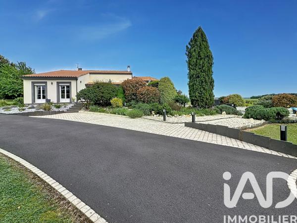 Maison à vendre 9 pièces 242 m² Roullet-Saint-Estèphe
