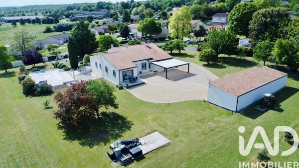 Maison à vendre 9 pièces 242 m² Roullet-Saint-Estèphe