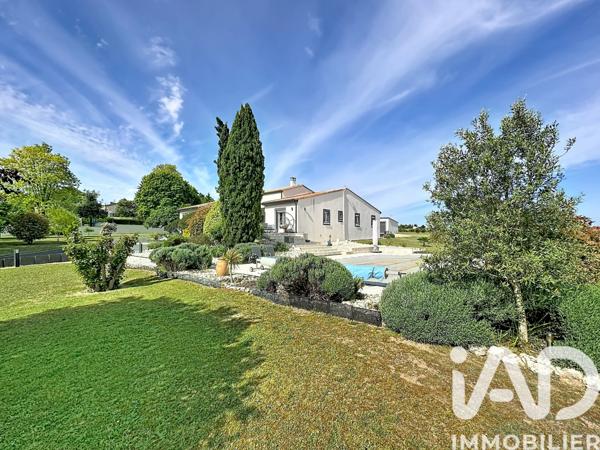 Maison à vendre 9 pièces 242 m² Roullet-Saint-Estèphe