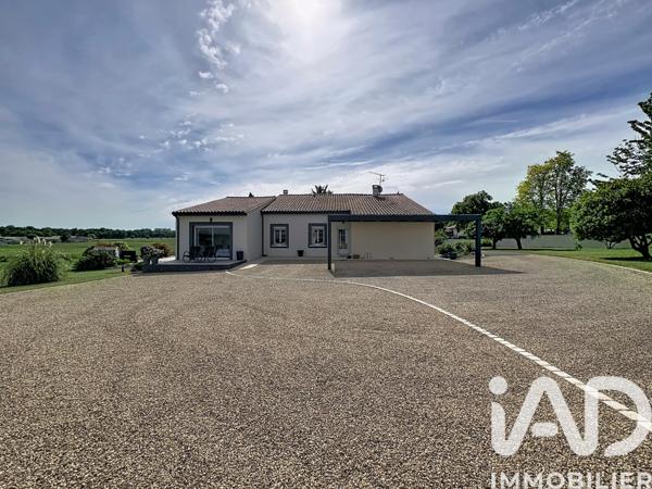 Maison à vendre 9 pièces 242 m² Roullet-Saint-Estèphe