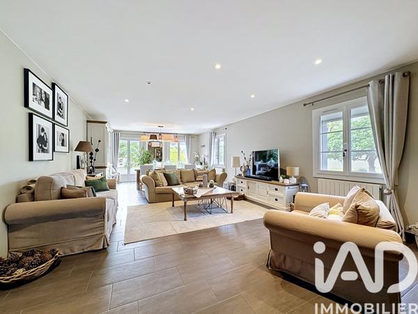 Maison à vendre 9 pièces 242 m² Roullet-Saint-Estèphe