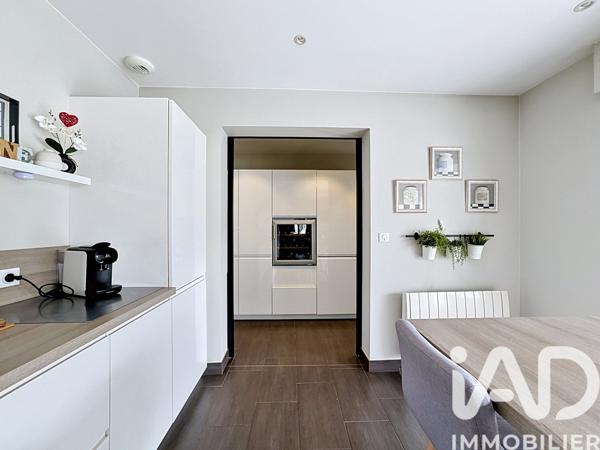 Maison à vendre 9 pièces 242 m² Roullet-Saint-Estèphe