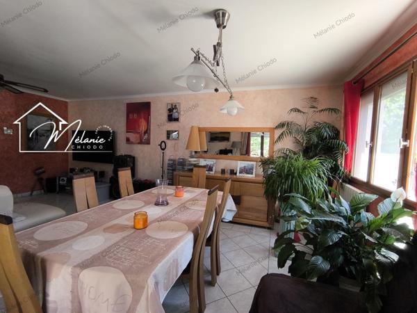 Maison familiale 3 chambres double grand garage jardin carport piscine