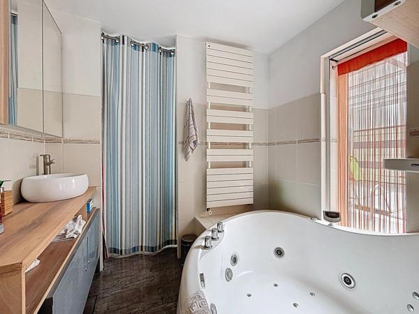 Appartement T5 en duplex - piscine - Eysines centre