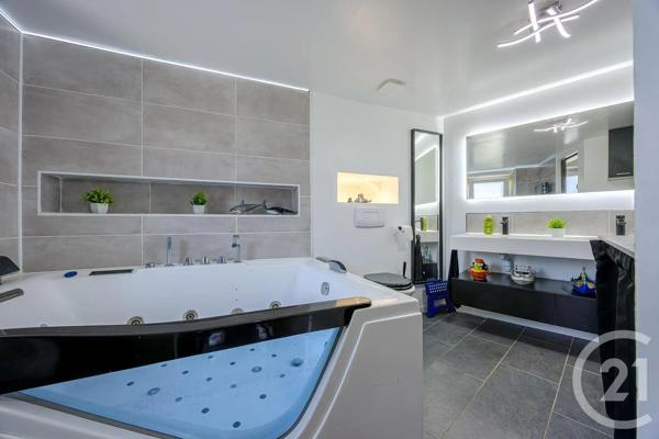 Appartement F5 à vendre  5 pièces - 92,14 m 2   RUMILLY  - 74