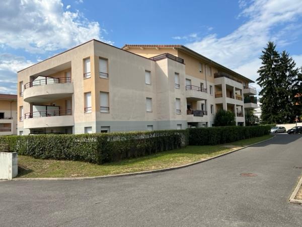 Place de parking sous-sol proche douane