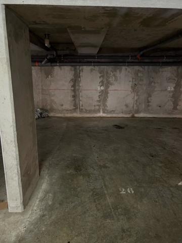 Place de parking sous-sol proche douane