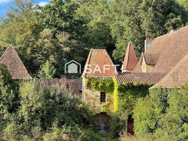 MANOIR de la fin du XVI ième  et ses nombreuses dépendances