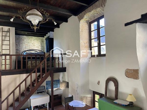 MANOIR de la fin du XVI ième  et ses nombreuses dépendances