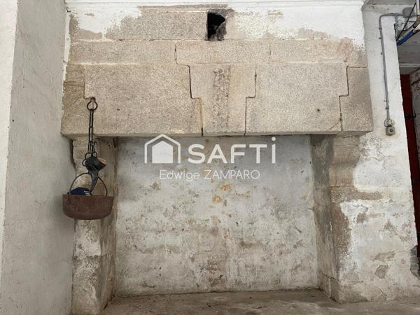 MANOIR de la fin du XVI ième  et ses nombreuses dépendances