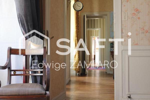 MANOIR de la fin du XVI ième  et ses nombreuses dépendances