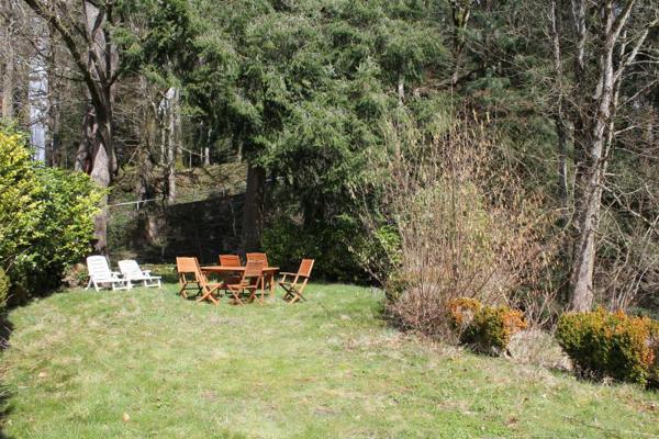 MANOIR de la fin du XVI ième  et ses nombreuses dépendances