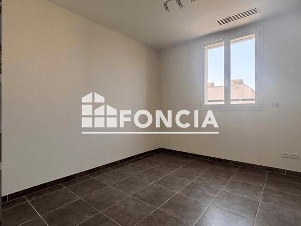 À vendre Local commercial 180.67 m² - Villeneuve-lès-béziers 34420