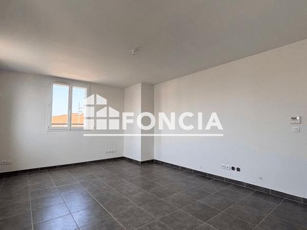 À vendre Local commercial 180.67 m² - Villeneuve-lès-béziers 34420