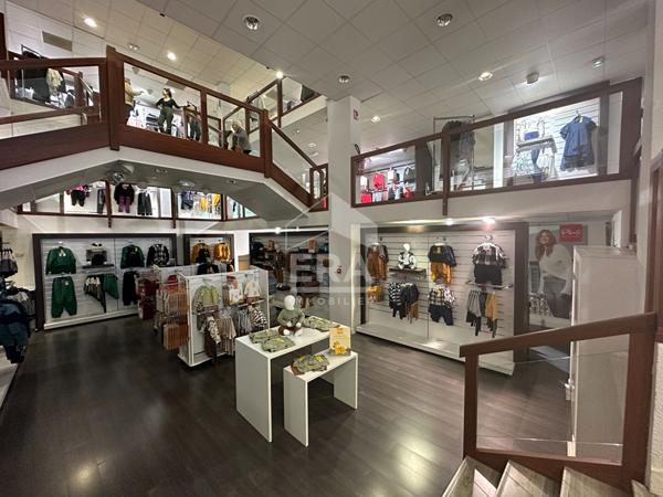 CHATEAUROUX - Hyper centre - Local commercial de 700 m² avec réserve.