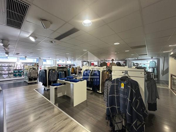 CHATEAUROUX - Hyper centre - Local commercial de 700 m² avec réserve.