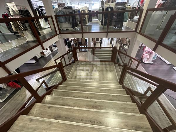 CHATEAUROUX - Hyper centre - Local commercial de 700 m² avec réserve.
