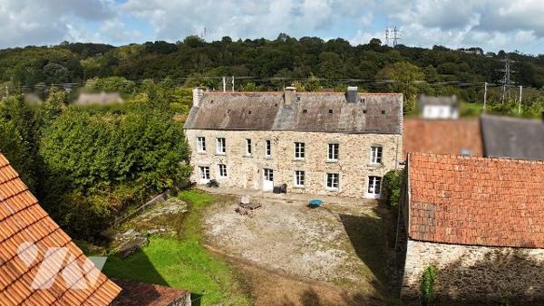 MAISON AVEC DEPENDANCES ET TERRAIN - LA GLACERIE